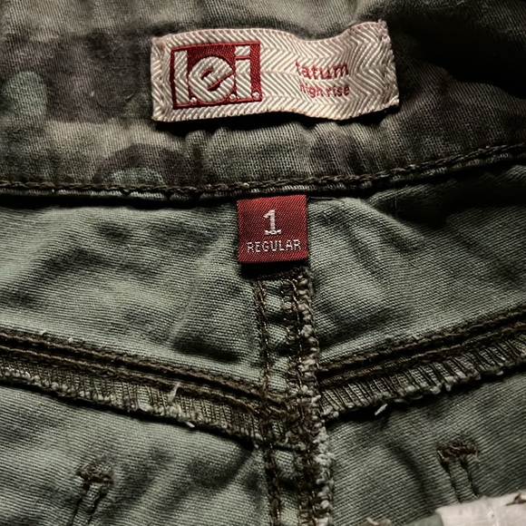 LEI CAMO SHORTS - Picture 3 of 9